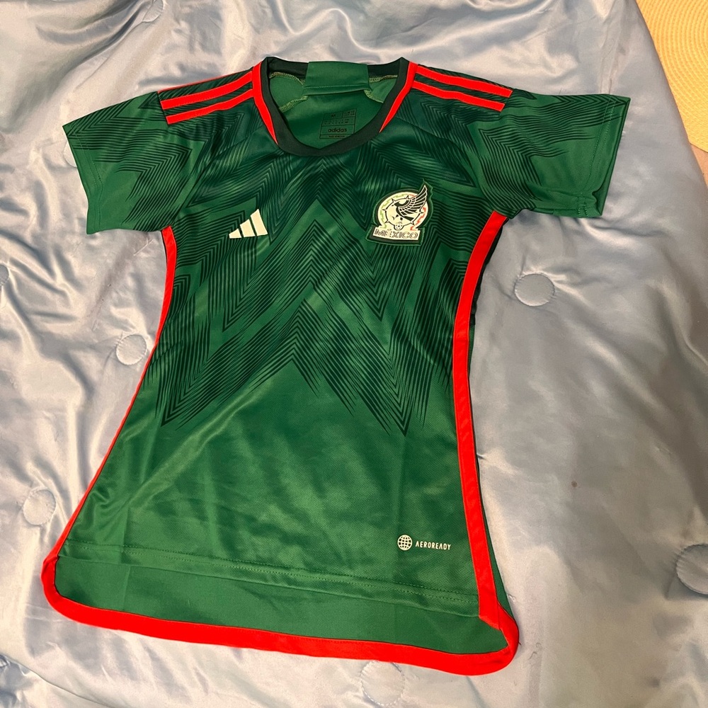 Adidas Women’s Mexico soccer futbol jersey medium slim fit excellent condition